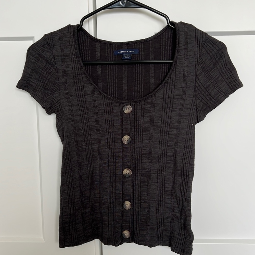 American Eagle short sleeve tee with buttons
